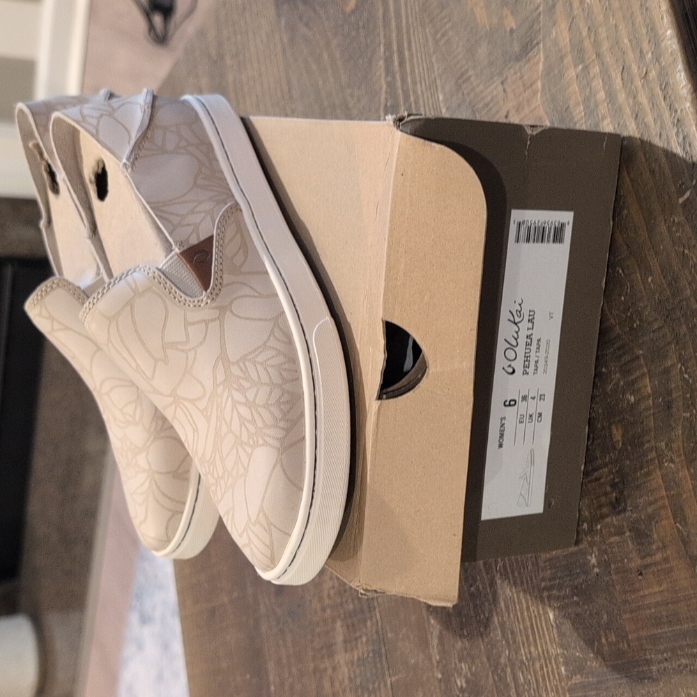Brand new olukai pehuea lau